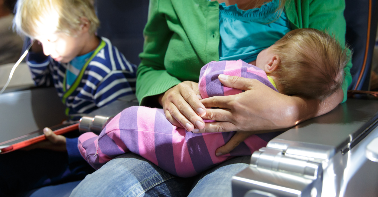 Como viajar com o bebe no avião